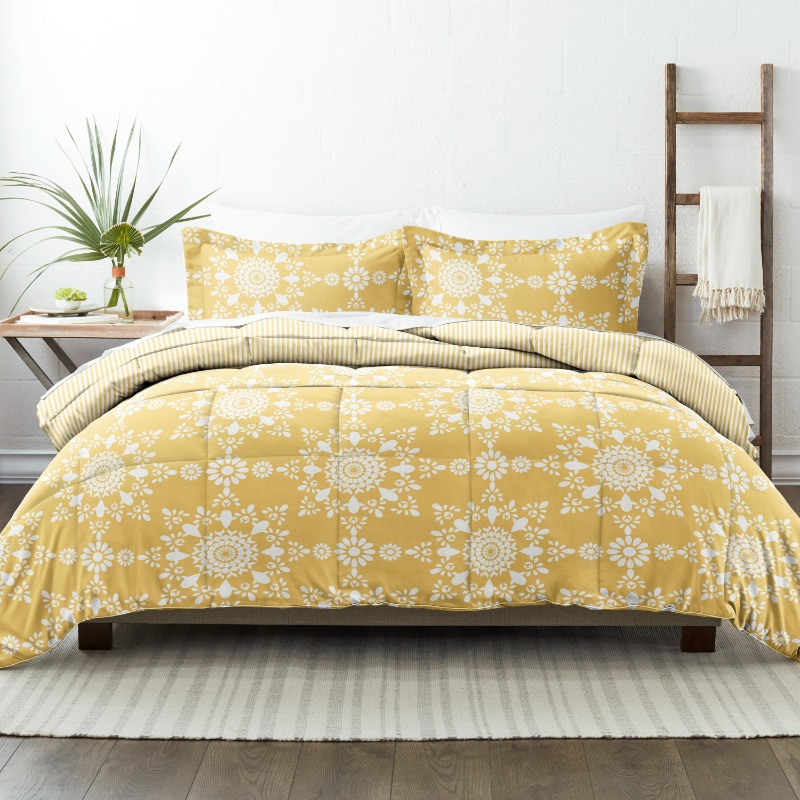 Ultra Soft Daisy Medallion Reversible Full/Queen Down-Alternative Comforter
